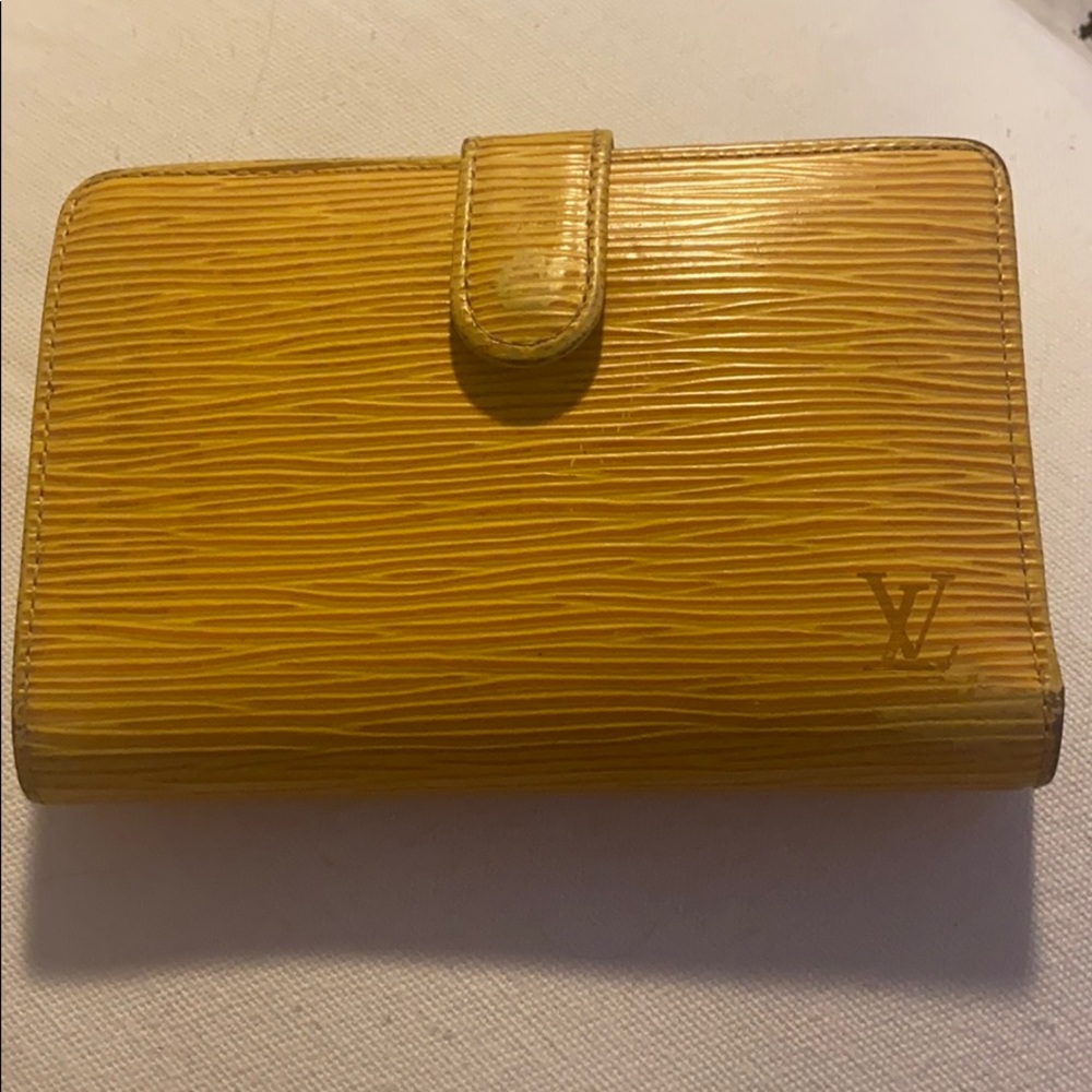 Wallet authentic